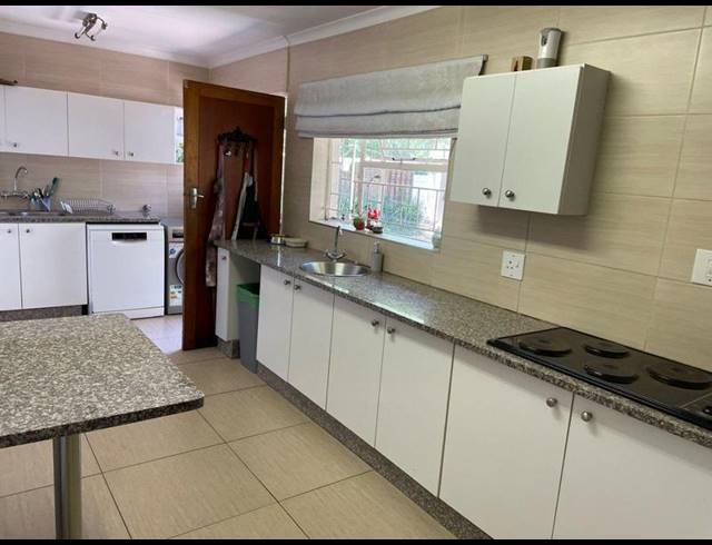 4 BEDROOM HOUSE FOR SALE IN SECUNDA CENTRAL